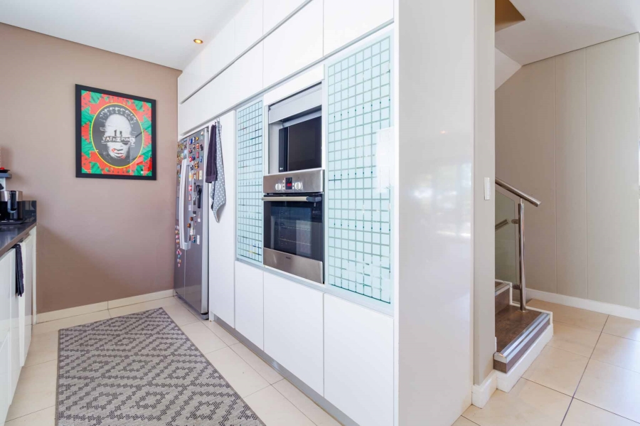 3 Bedroom Property for Sale in Sea Point Western Cape